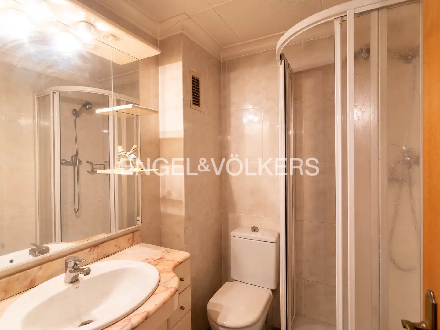 Baño de Casa o chalet en venta en Mollet del Vallès con Aire acondicionado, Calefacción y Jardín privado