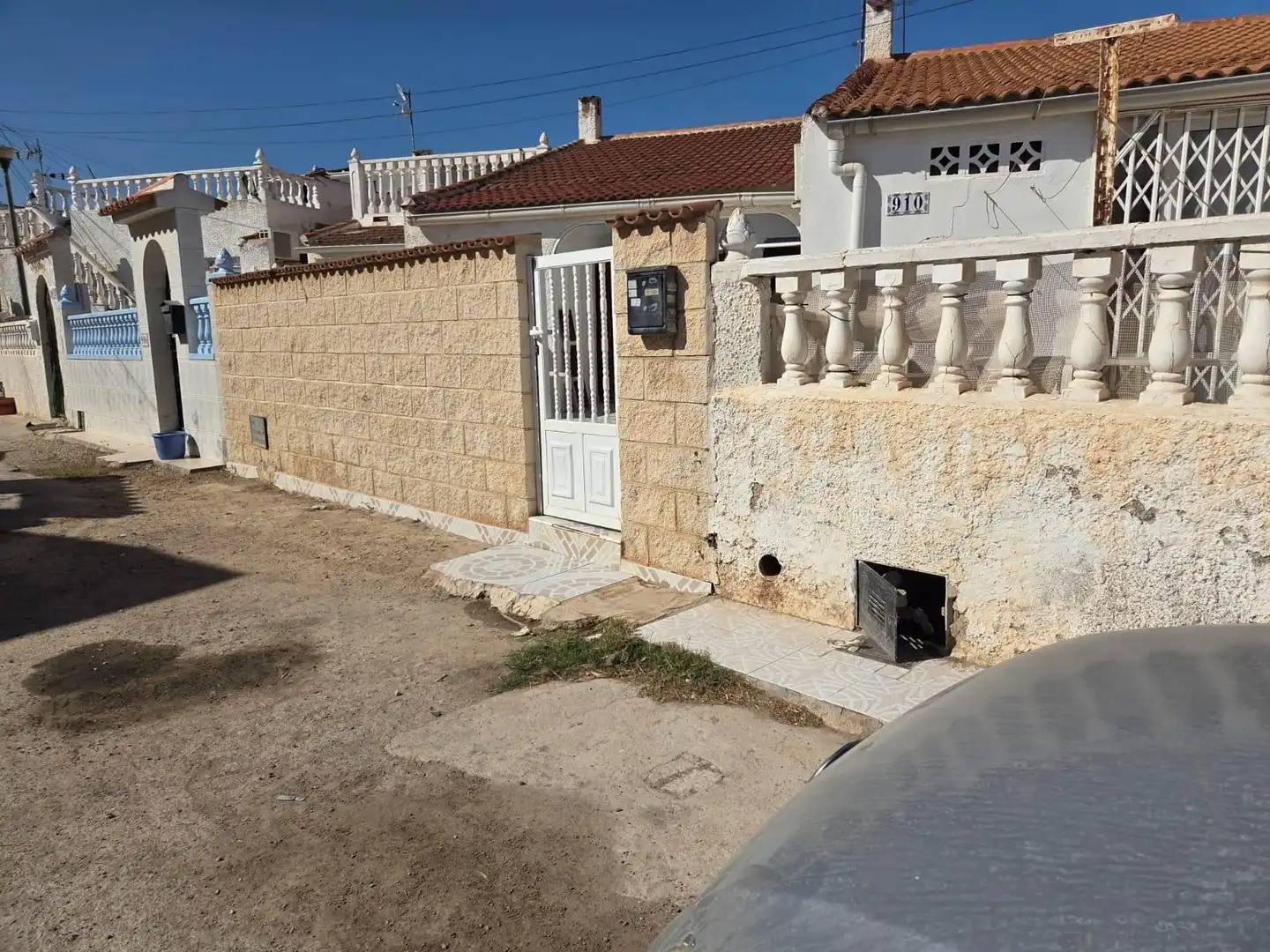 Vista exterior de Casa o xalet en venda en Torrevieja amb Jardí privat i Terrassa
