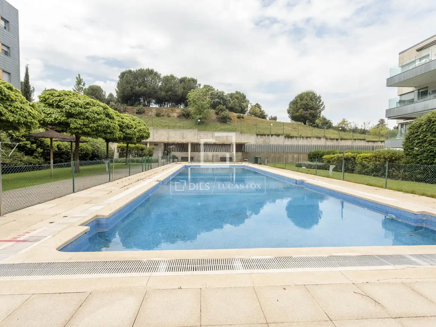 Piscina de Pis de lloguer en Majadahonda amb Aire condicionat, Calefacció i Jardí privat