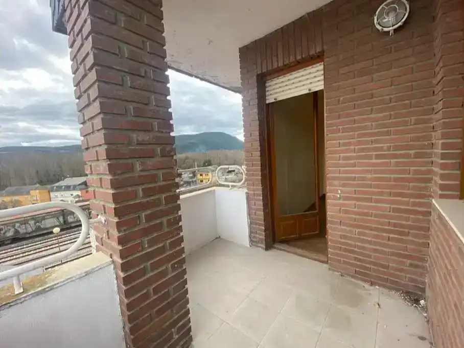 Terrassa de Pis en venda en Toral de los Vados amb Balcó