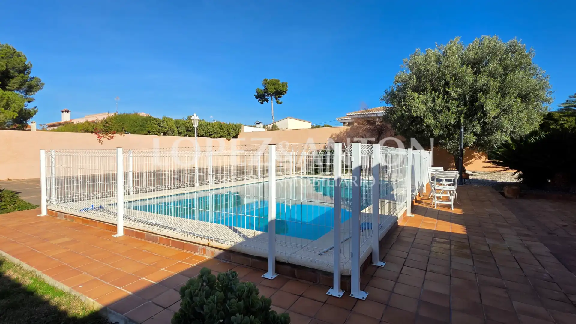 Piscina de Casa o xalet en venda en La Pobla de Vallbona amb Aire condicionat, Calefacció i Jardí privat