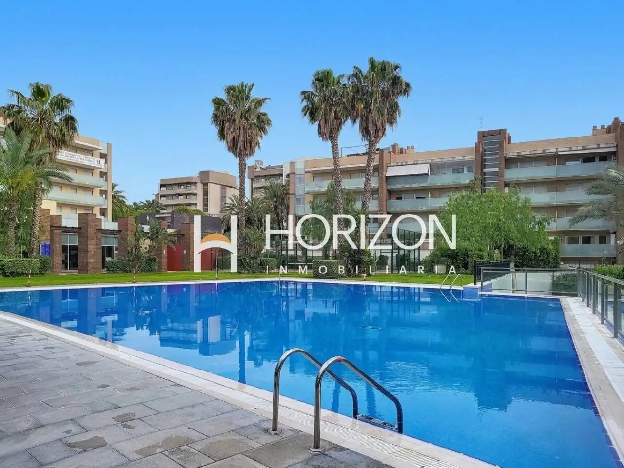 Außenansicht von Wohnungen zum Verkauf in Salou mit Klimaanlage, Heizung und Terrasse