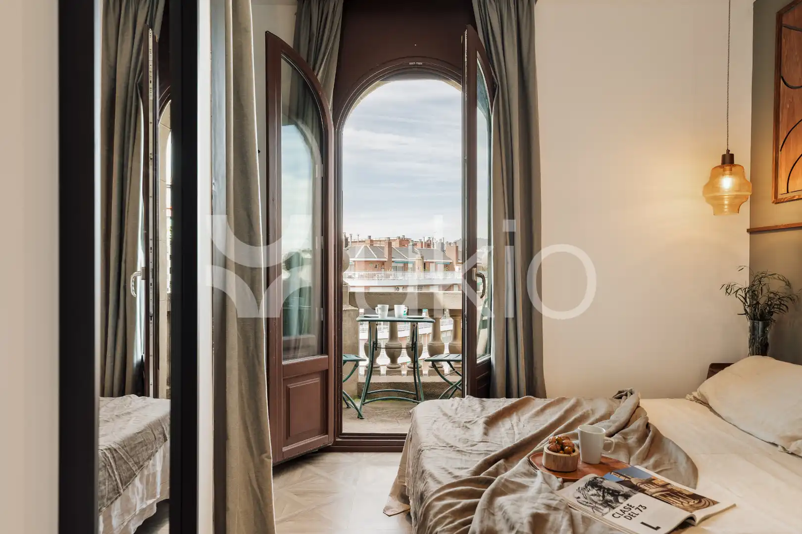 Dormitori de Apartament de lloguer en Barcelona amb Aire condicionat, Calefacció i Moblat