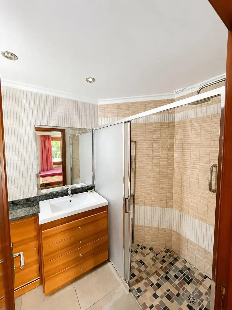 Badezimmer von Erdgeschoss zur Miete in Alcúdia mit Klimaanlage, Terrasse und Möbliert