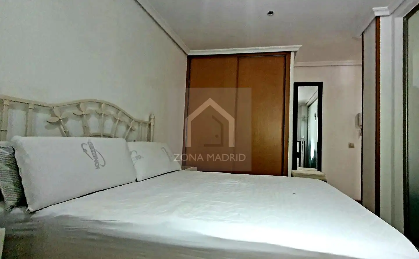 Schlafzimmer von Wohnung zur Miete in Madrid mit Klimaanlage, Heizung und Parkett