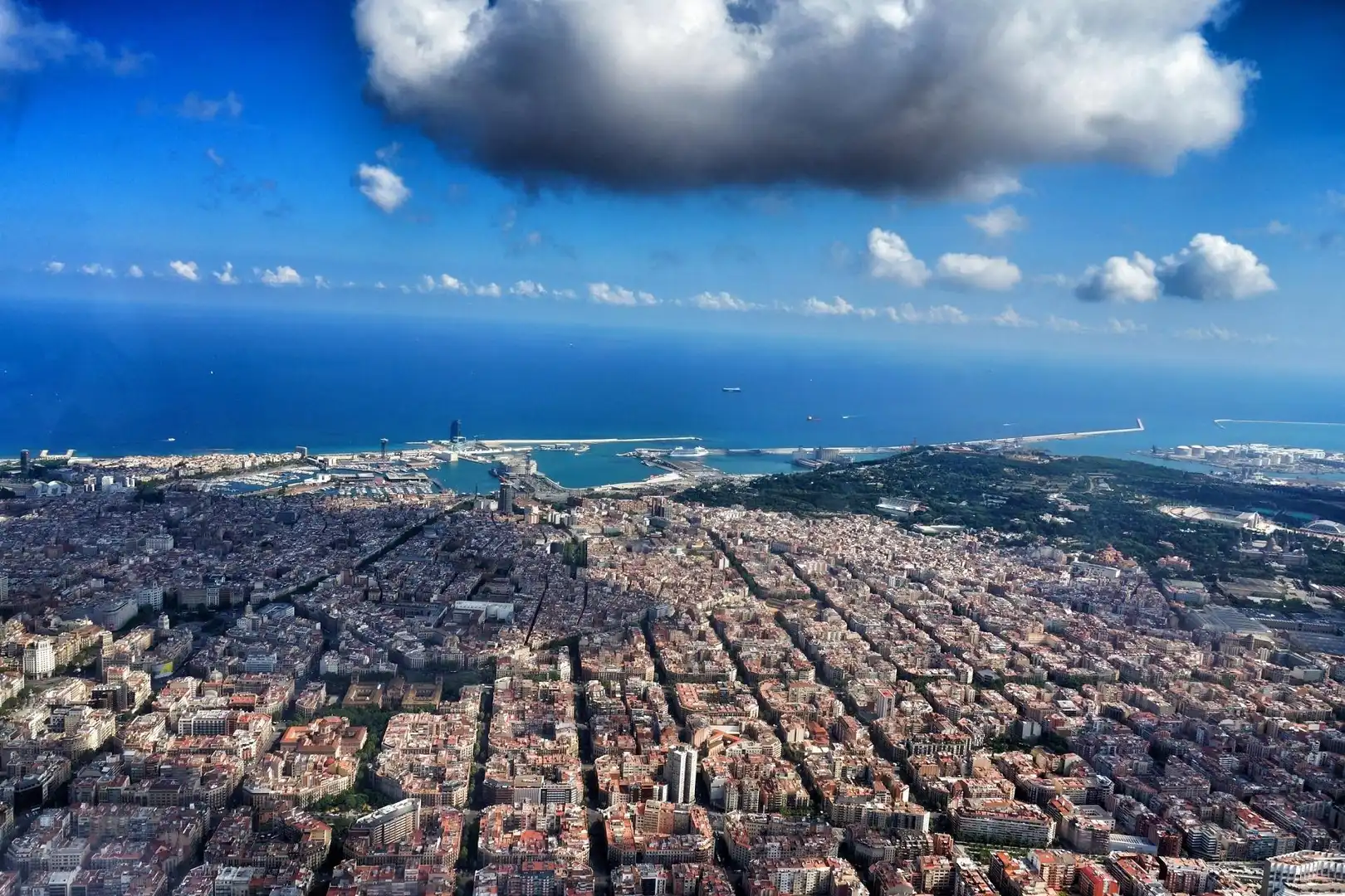 Vista exterior de Edifici en venda en Barcelona