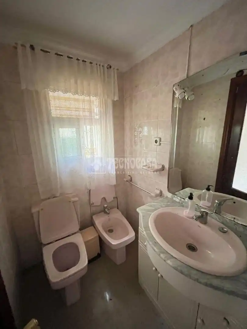 Bathroom of Houses for sale in Alcalá de Guadaira
