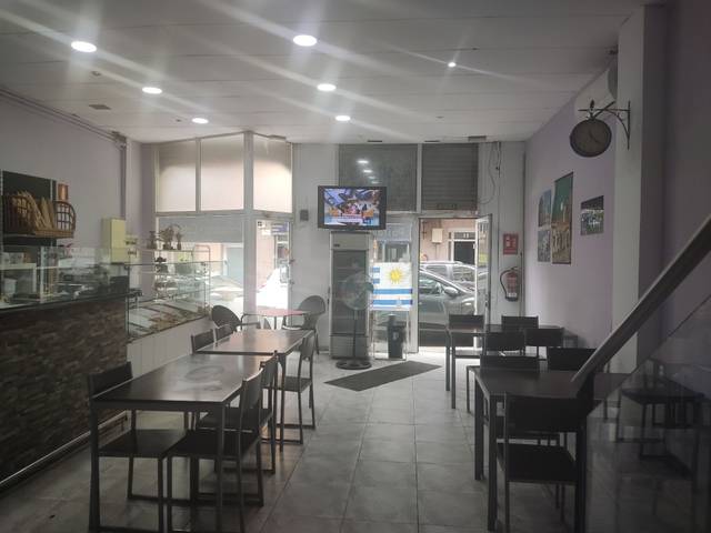 Local comercial en Alquiler en Castell - Poble Vell