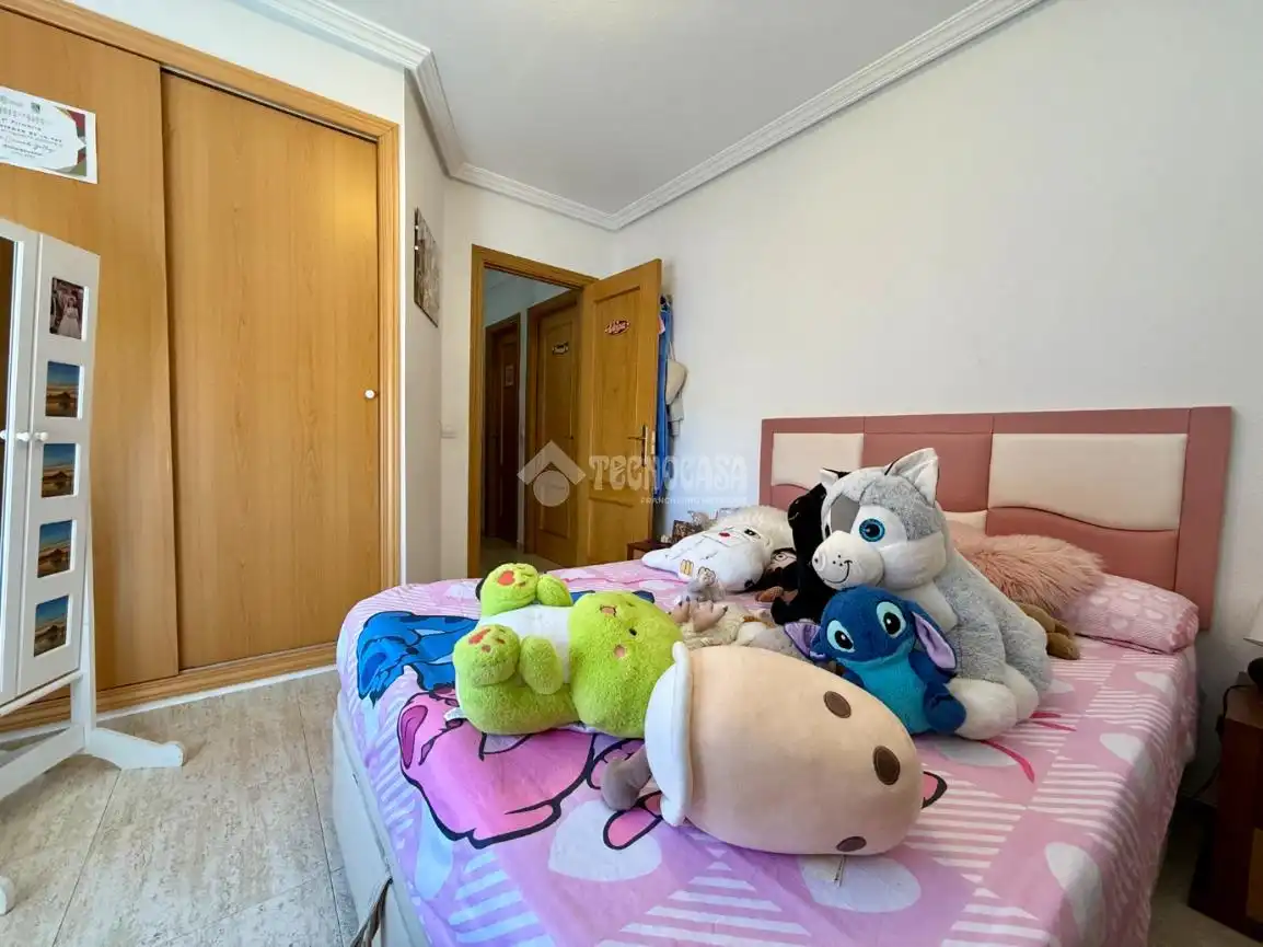 Habitación de Casa adosada en venta en Alovera con Aire acondicionado
