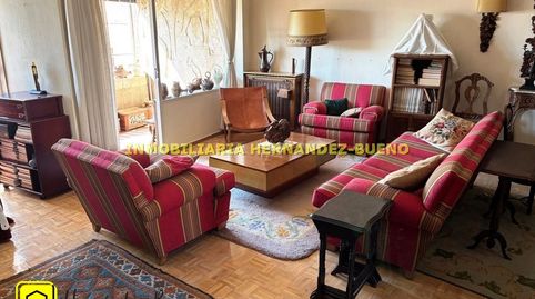 RECIÉN REBAJADO! FANTÁSTICO PISO EN PLENO CENTRO DE SALAMANCA!Si buscas espacio, luz y una ubicación privilegiada, este piso puede