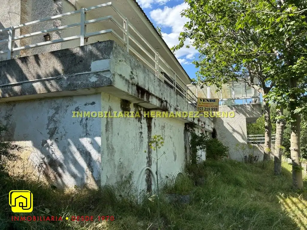 Vista exterior de Casa o xalet en venda en Alba de Tormes amb Jardí privat i Piscina