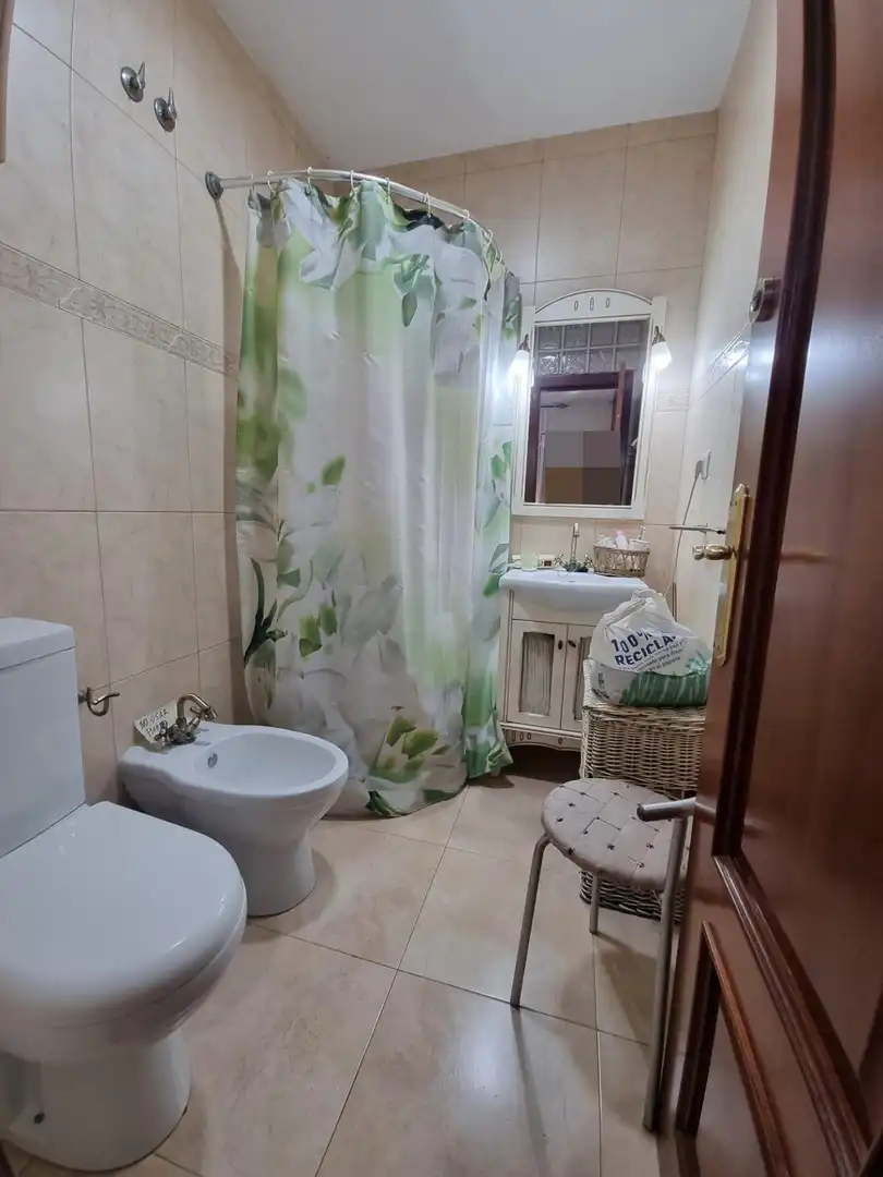 Baño de Casa adosada en venta en Castellar del Vallès con Calefacción, Jardín privado y Terraza
