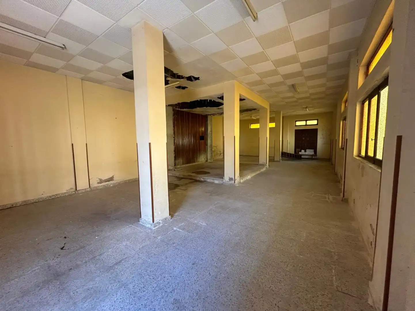 Business premises to rent in Torrelavega - CL VALDALIGA