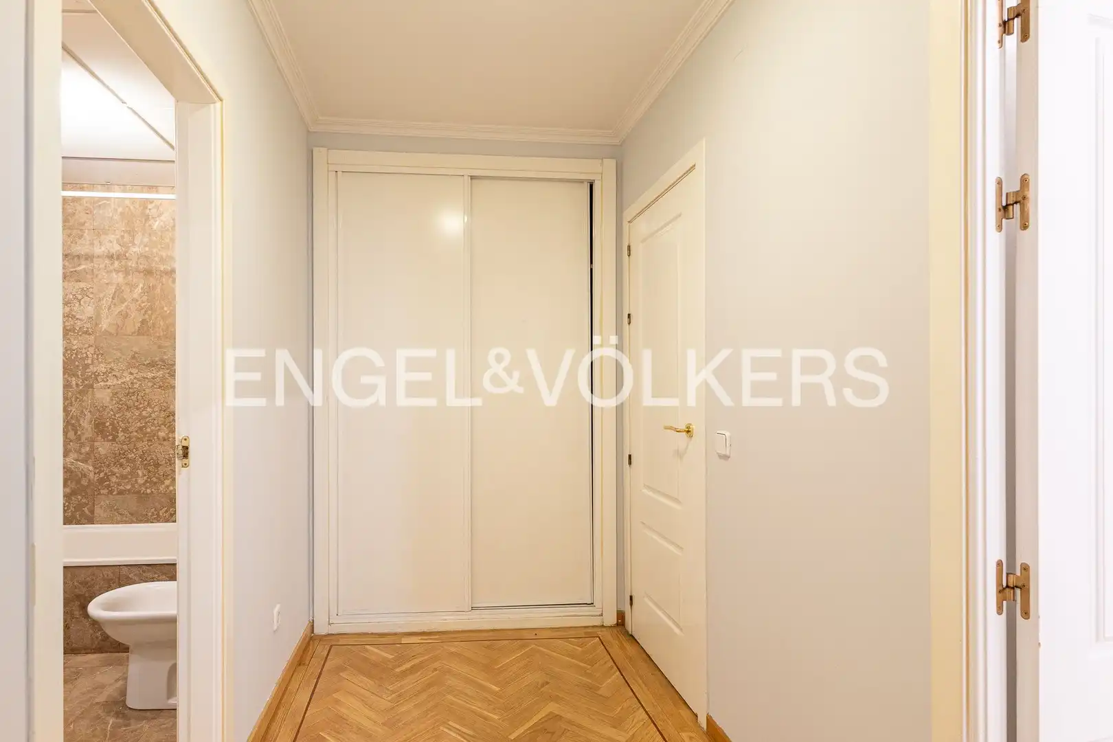 Flat for sale in Madrid  with Air Conditioner and Heating