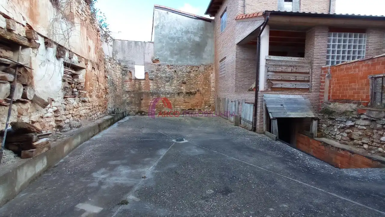 Parking of Houses for sale in Rabé de las Calzadas  with Heating