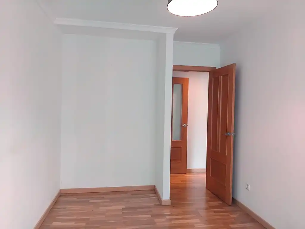 Piso en venta en A Coruña Capital  con Calefacción, Parquet y Trastero