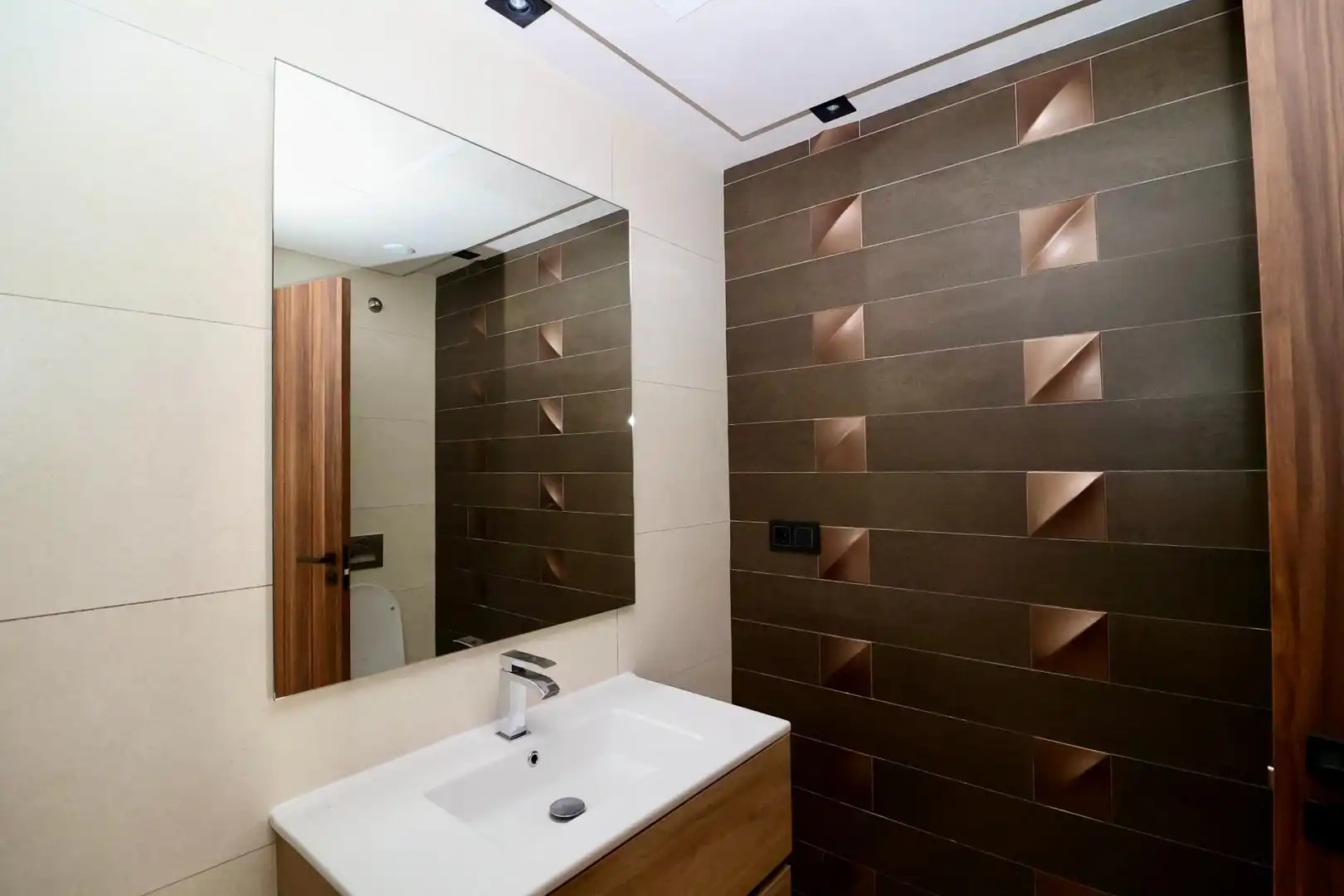 Bathroom of Flat for sale in Marbella  with Air Conditioner, Private garden and Terrace