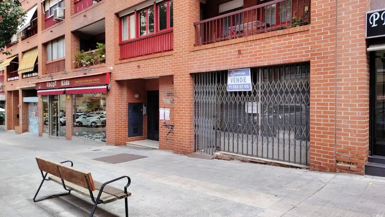 Vista exterior de Local en venta en Coslada