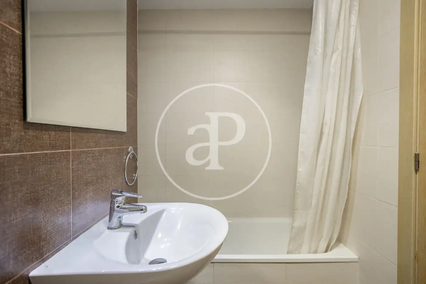 Baño de Piso en venta en Valencia con Aire acondicionado, Calefacción y Jardín privado
