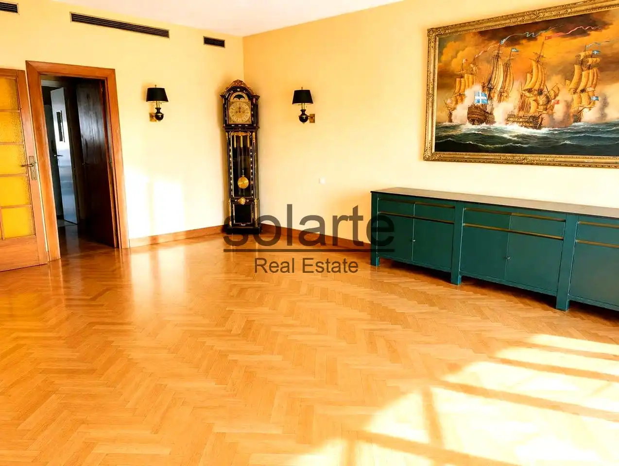Comedor de Edificio en venta en L'Hospitalet de Llobregat