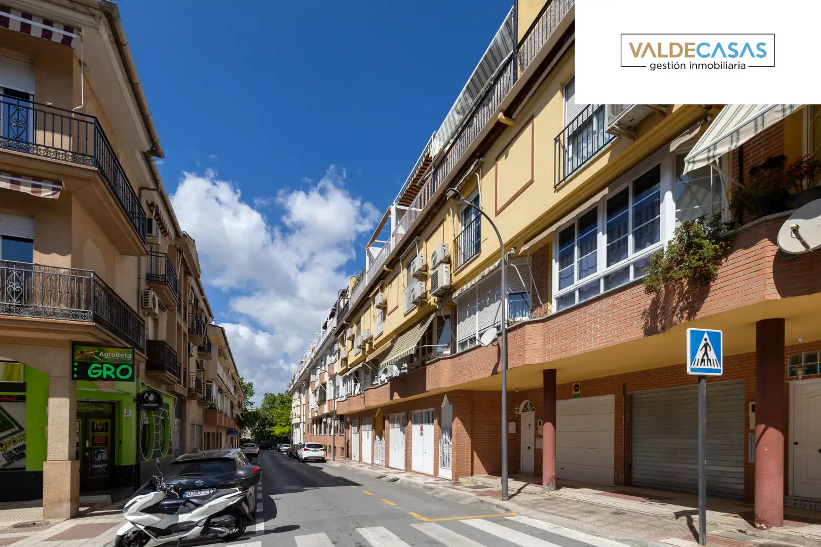 Vista exterior de Casa adosada en venta en Maracena con Aire acondicionado, Terraza y Horno