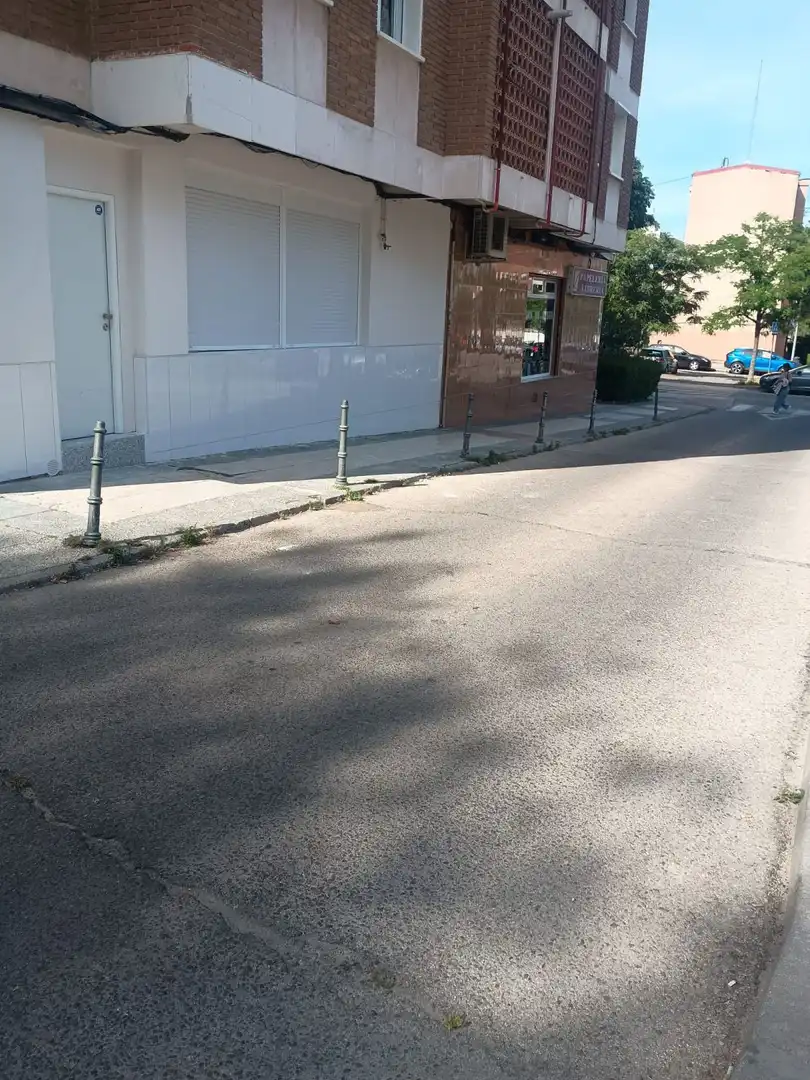 Aparcament de Local en venda en Madrid amb Aire condicionat