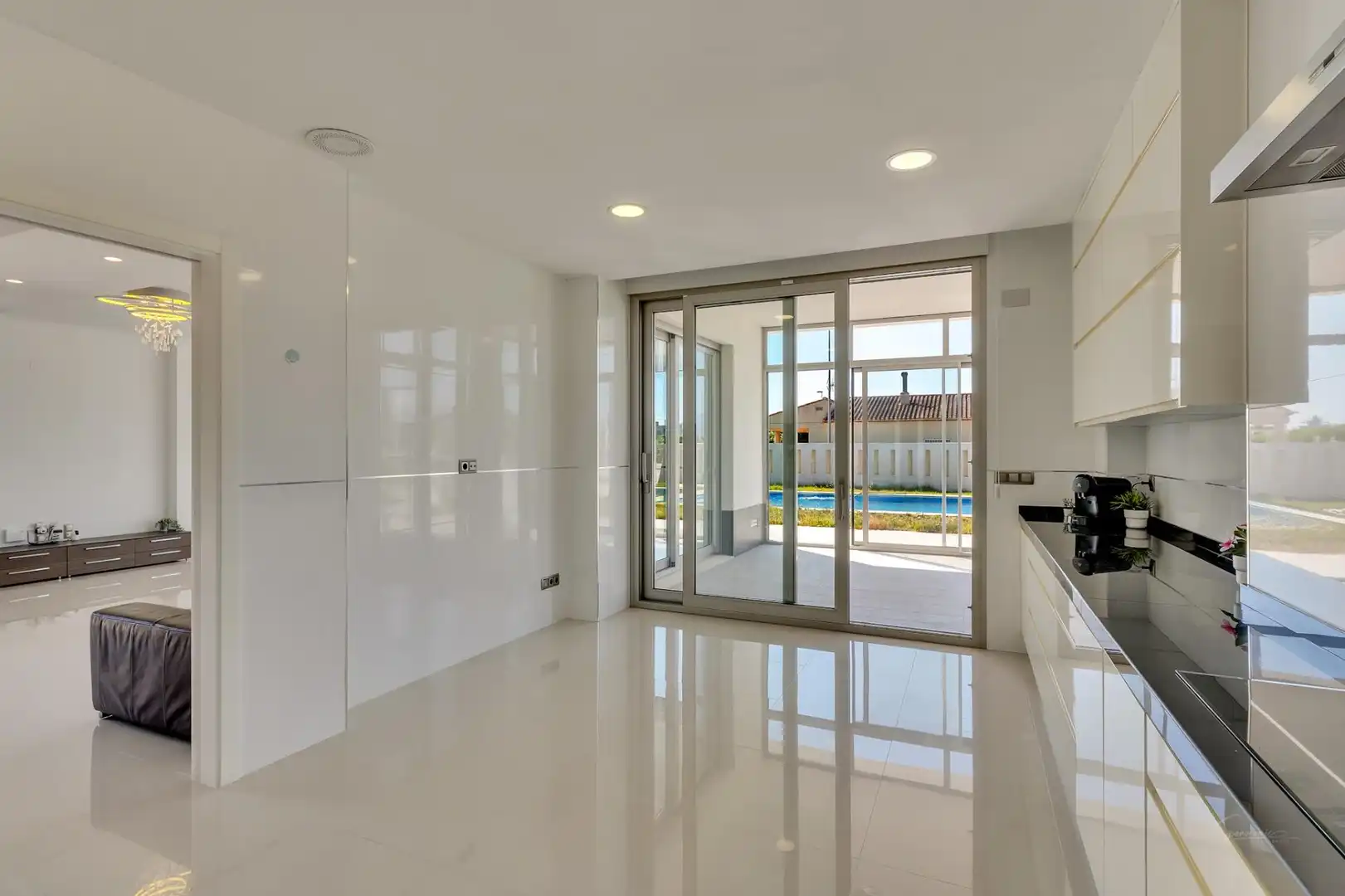 Cuina de Casa o xalet en venda en Oliva amb Aire condicionat, Jardí privat i Terrassa