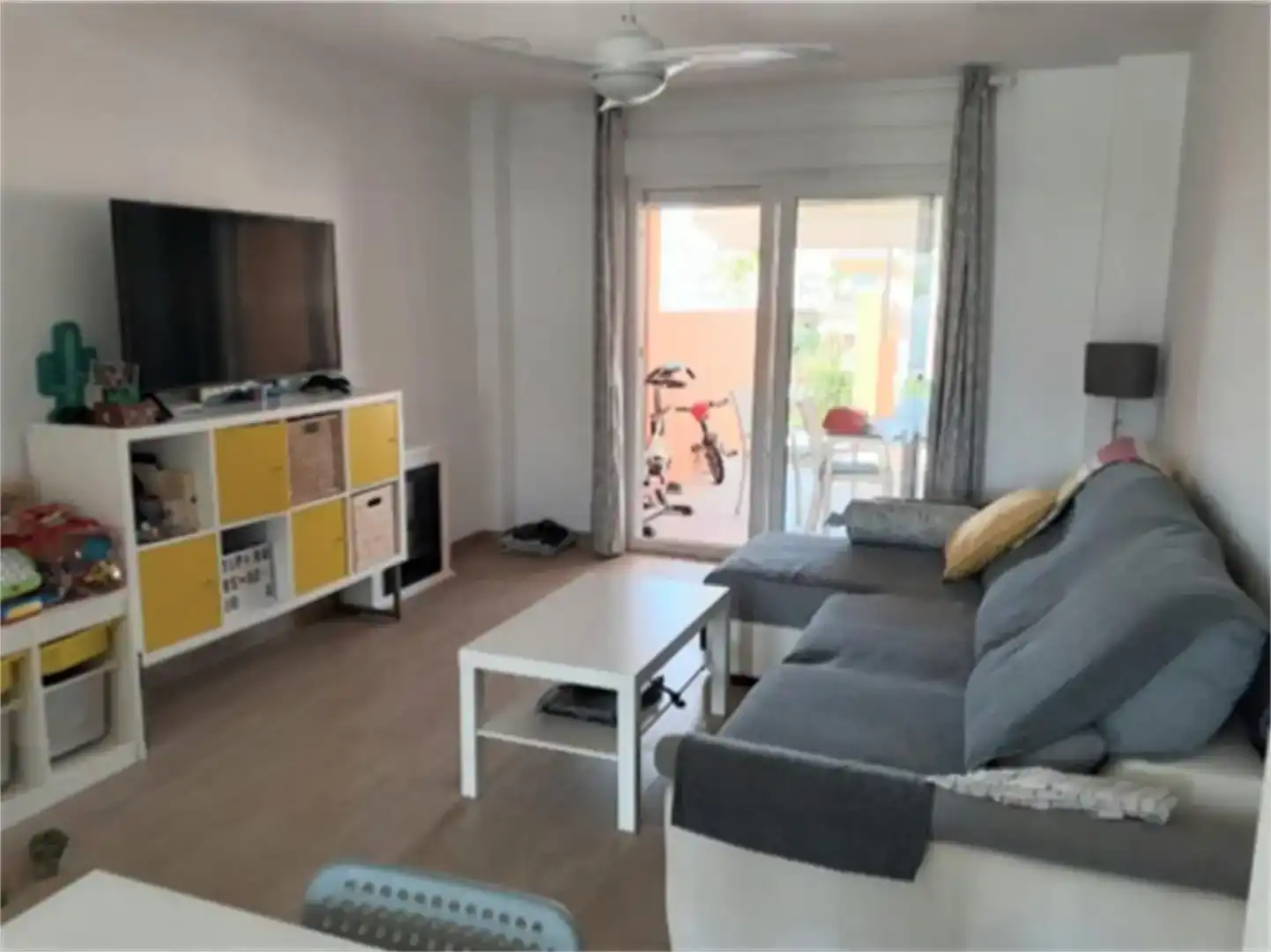 Sala d'estar de Dúplex de lloguer en Zahara de los Atunes amb Aire condicionat, Jardí privat i Piscina