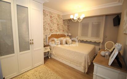 Bedroom of Flat for sale in Santurtzi 