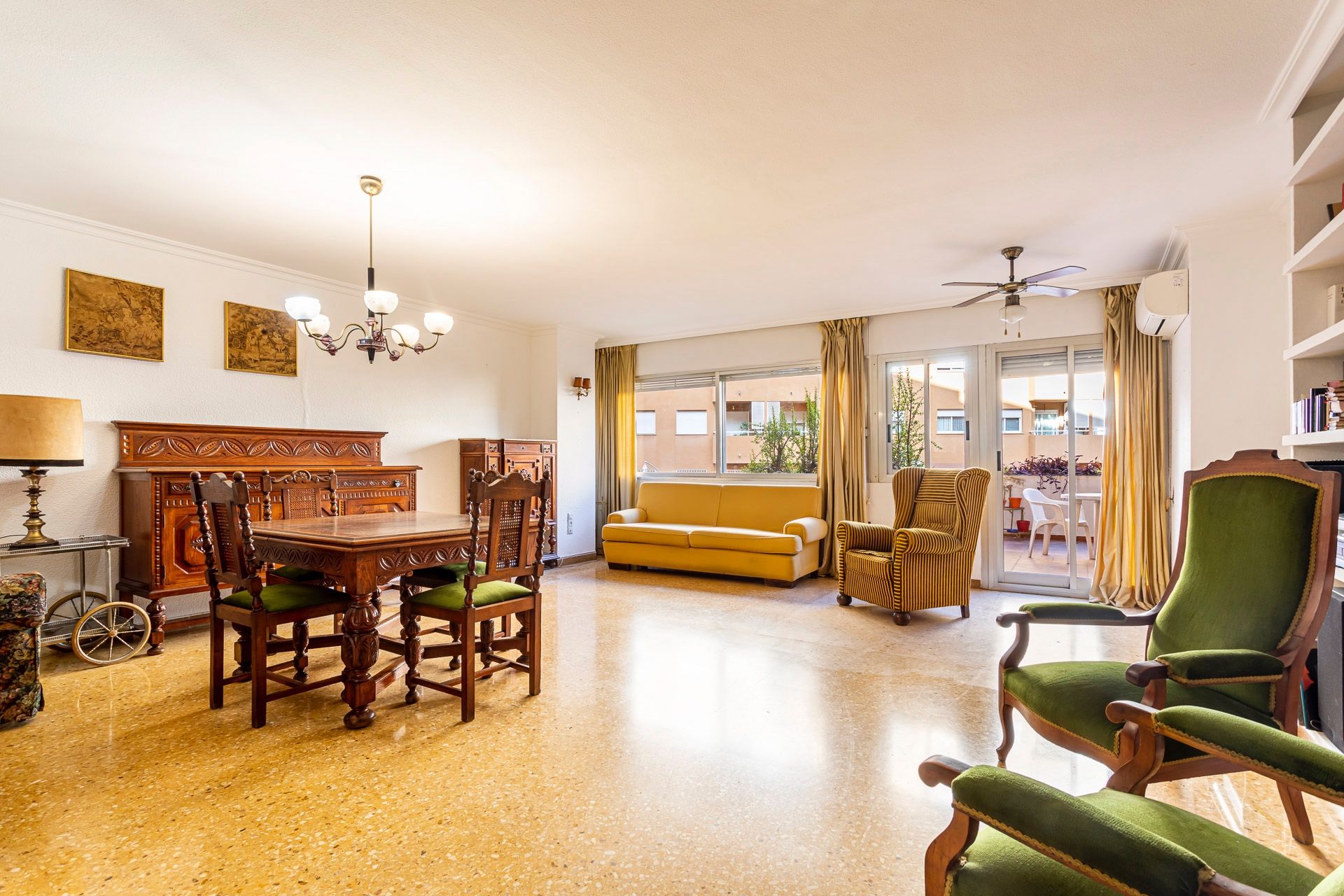 Living room of Flat for sale in  Valencia Capital  with Air Conditioner, Heating and Private garden