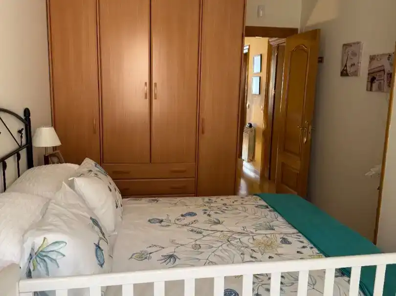 Dormitori de Casa adosada en venda en Miranda de Ebro amb Jardí privat, Parquet i Traster