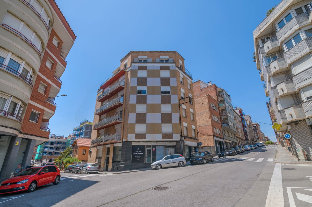Vista exterior de Àtic en venda en Manresa amb Calefacció, Terrassa i Balcó