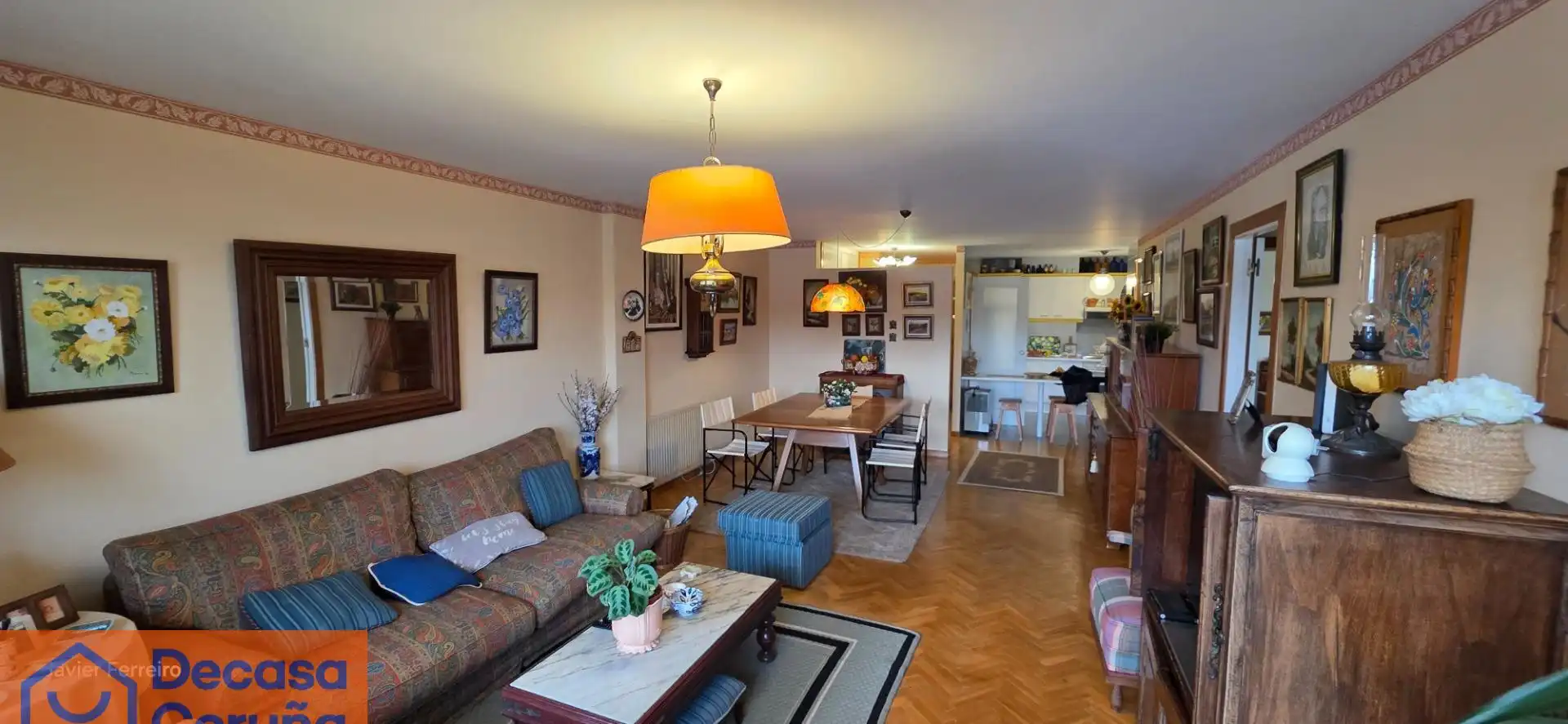 Sala de estar de Piso en venta en Oleiros con Calefacción, Terraza y Trastero