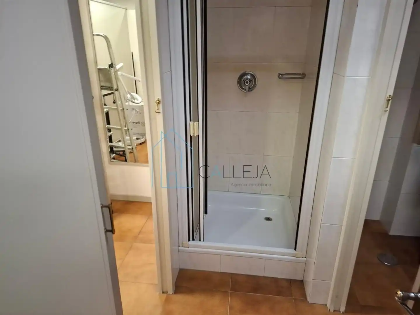 Bathroom of Office for rent in A Ponte