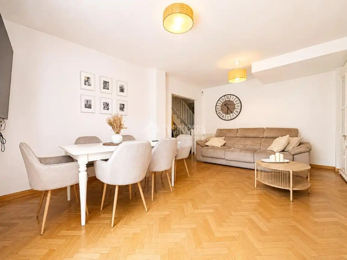 Sala de estar de Casa adosada en venta en Alcalá de Henares con Aire acondicionado, Calefacción y Parquet