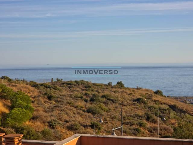 Casa adosada en Venta en Almayate