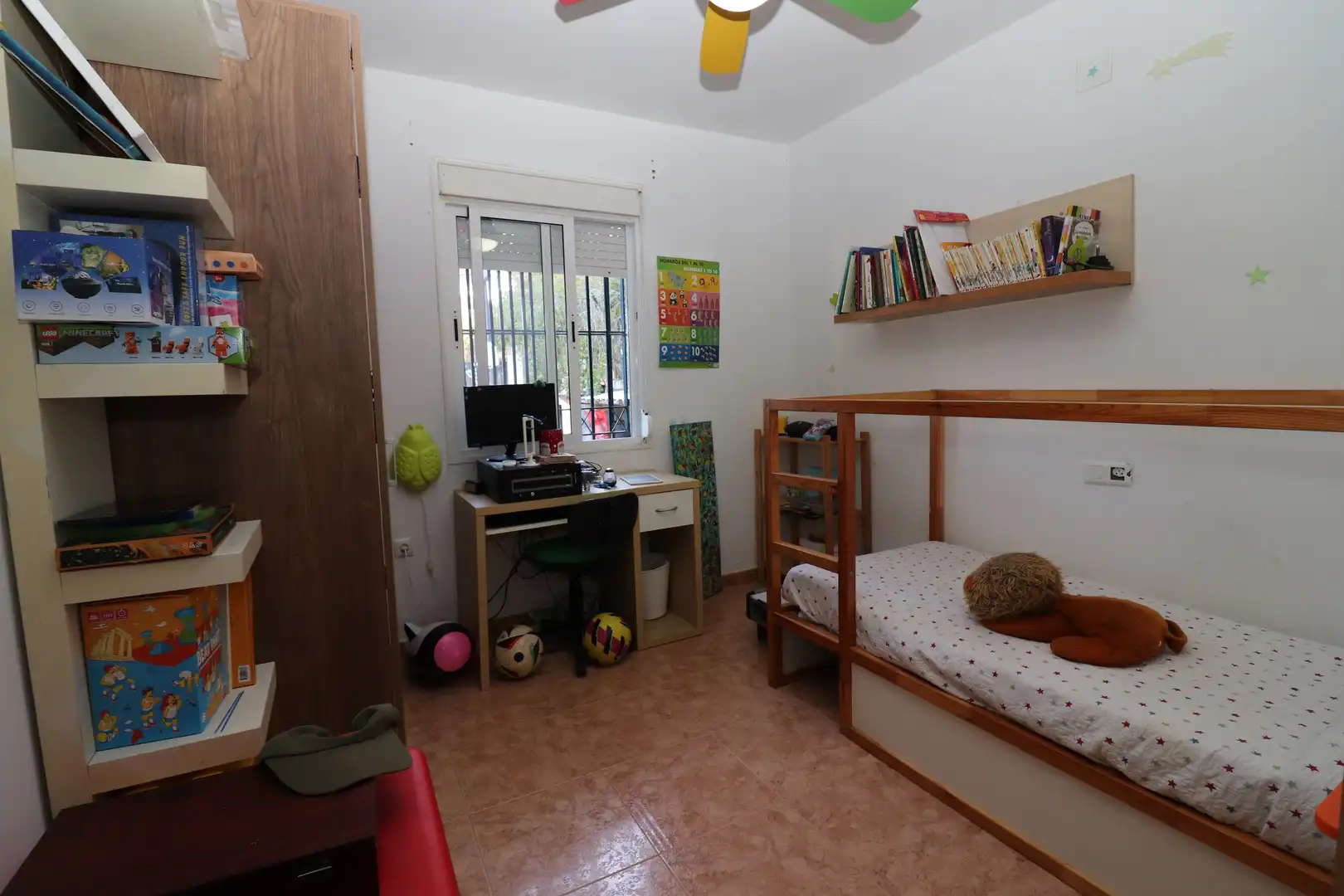 Dormitori de Finca rústica en venda en Aljaraque amb Jardí privat, Piscina i Moblat
