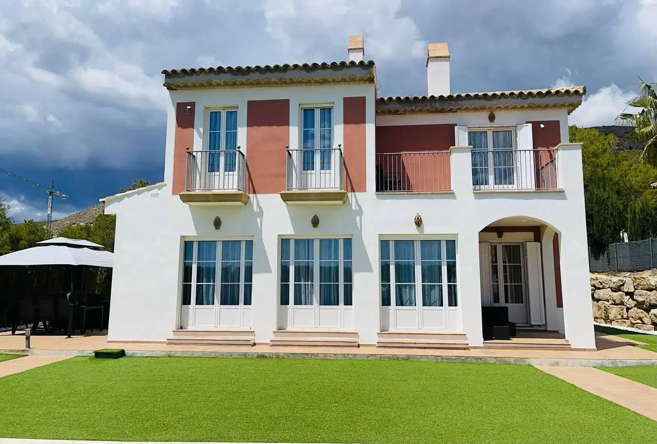 Casa amb terrassa en venda a Golf Bahía, imagen 2