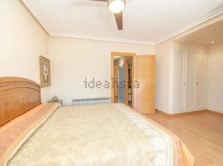 Habitación de Casa adosada en venta en Alicante / Alacant con Aire acondicionado, Calefacción y Jardín privado