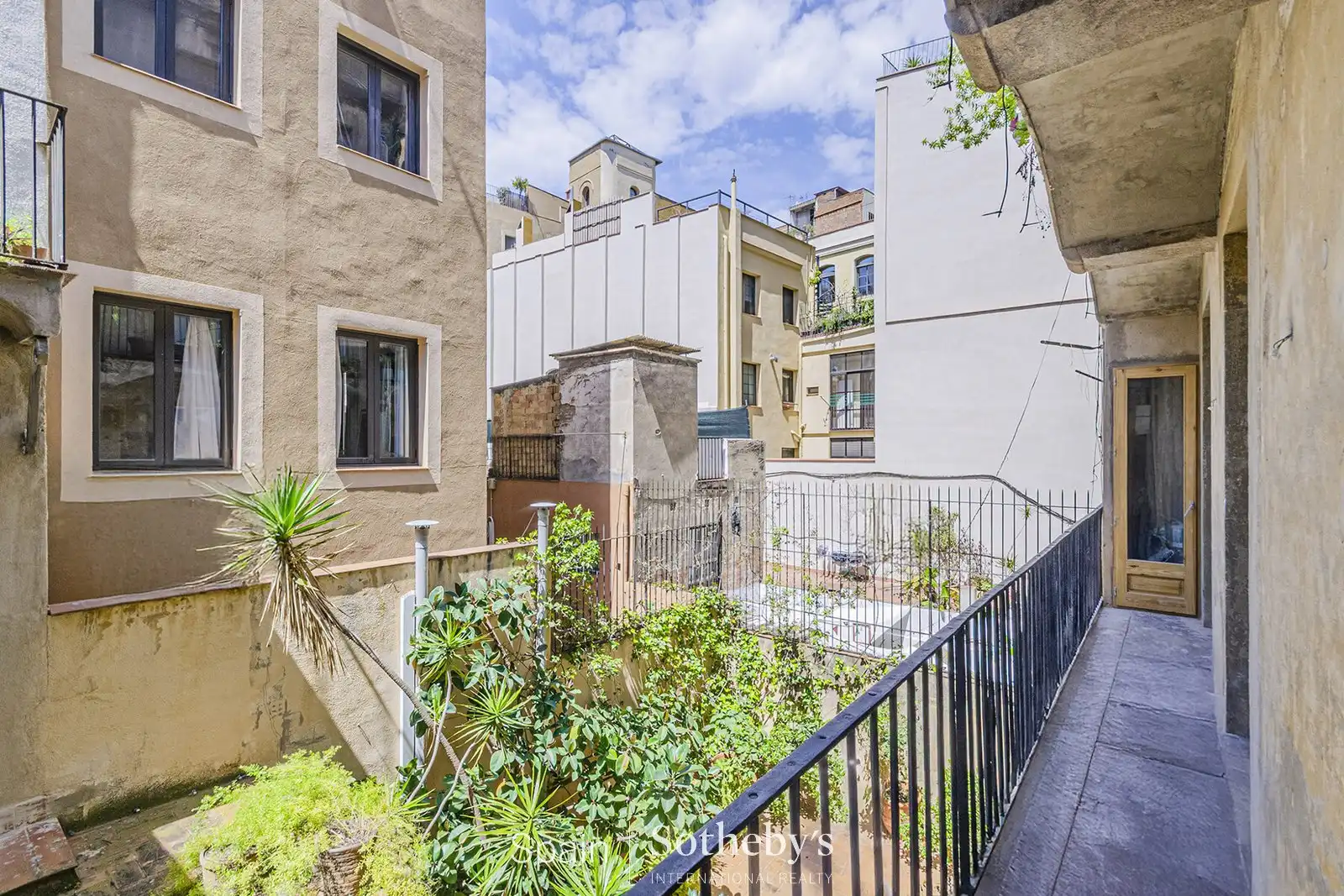 Vista exterior de Apartament en venda en Barcelona amb Aire condicionat i Calefacció