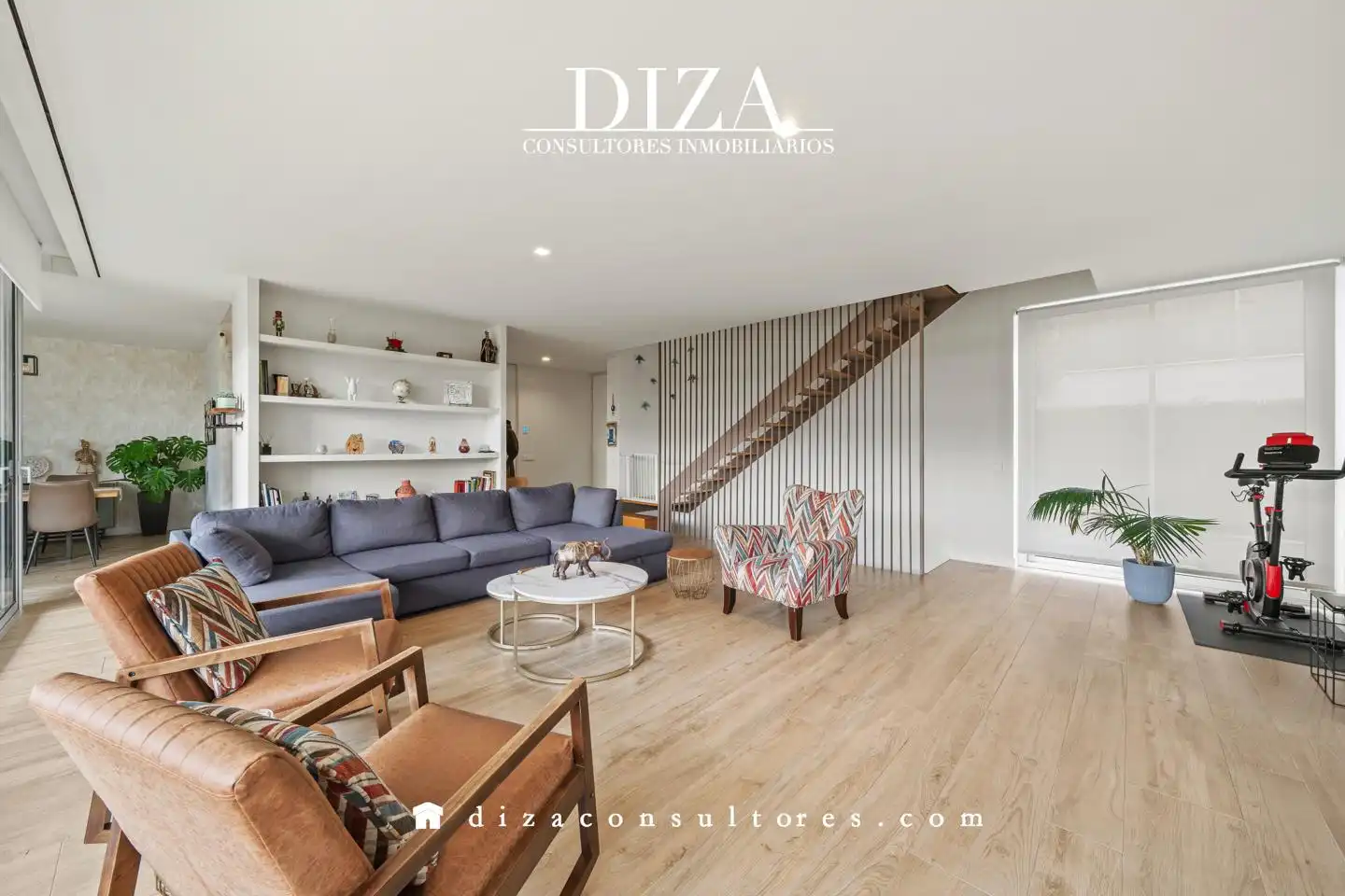 Sala de estar de Casa o chalet en venta en La Moraleja con Aire acondicionado, Calefacción y Jardín privado