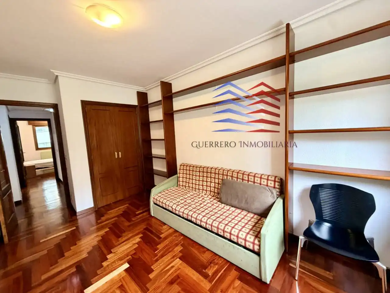 Sala de estar de Piso de alquiler en Vigo  con Calefacción, Parquet y Terraza
