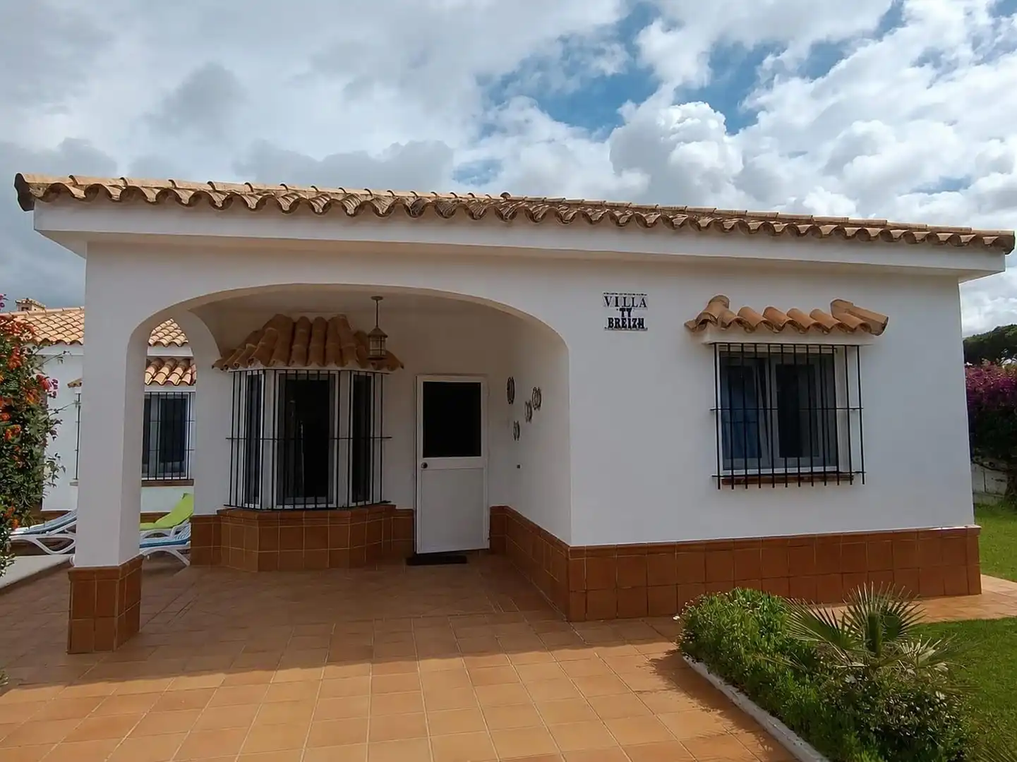 Exterior view of Houses for sale in Chiclana de la Frontera  with Air Conditioner, Private garden and Storage room
