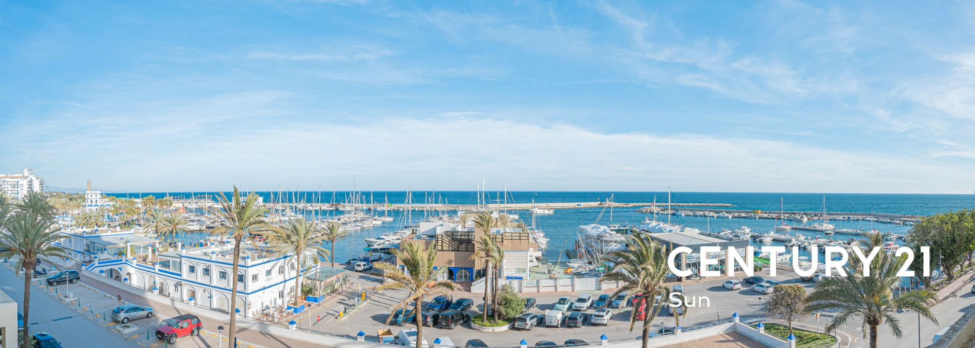 Aparcament de Apartament en venda en Estepona amb Terrassa i Piscina comunitària