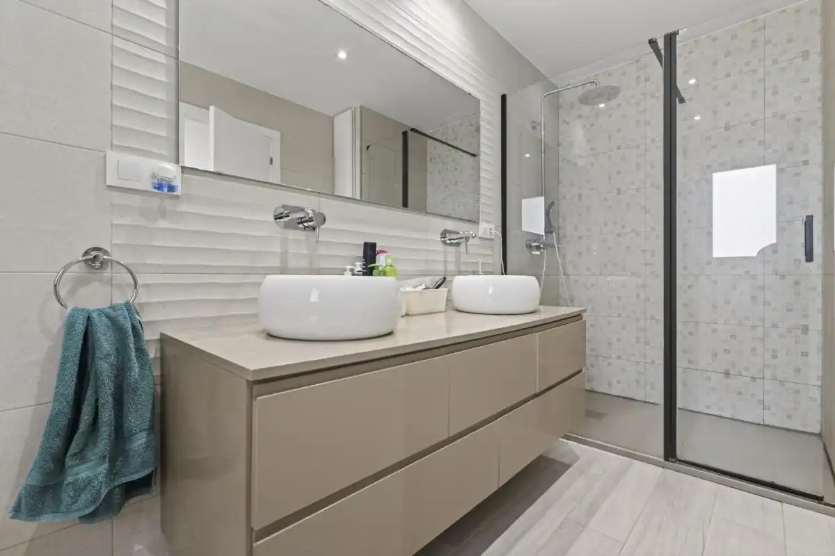 Baño de Casa o chalet en venta en Bormujos con Aire acondicionado, Calefacción y Jardín privado