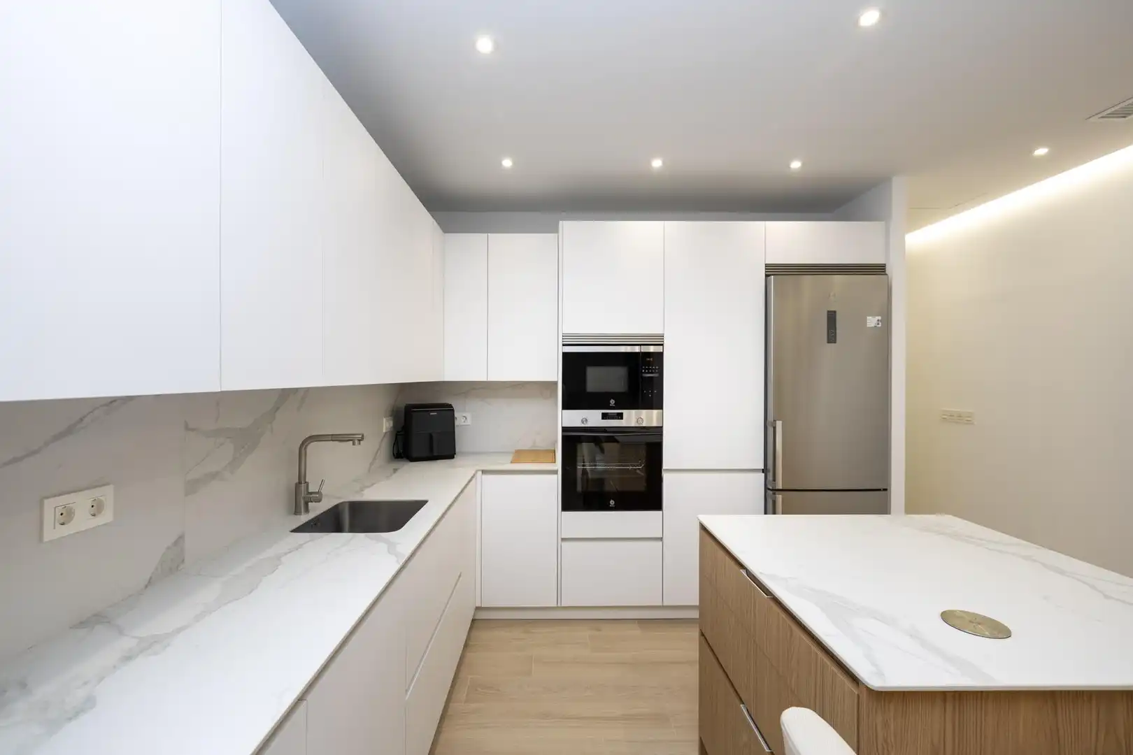 Kitchen of Flat for rent in Granada  with Air Conditioner and Heating