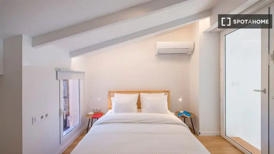 Appartamento con terrazza in affitto a L'Eixample, imagen 15