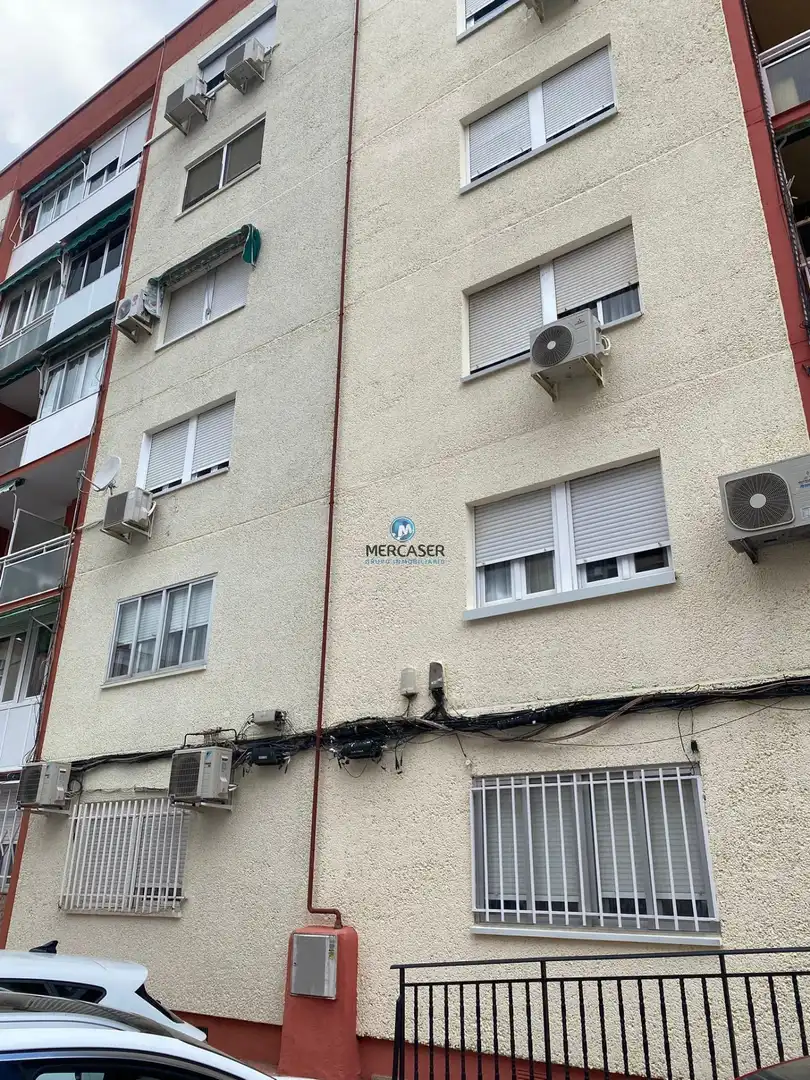 Vista exterior de Piso en venta en Alcalá de Henares con Calefacción