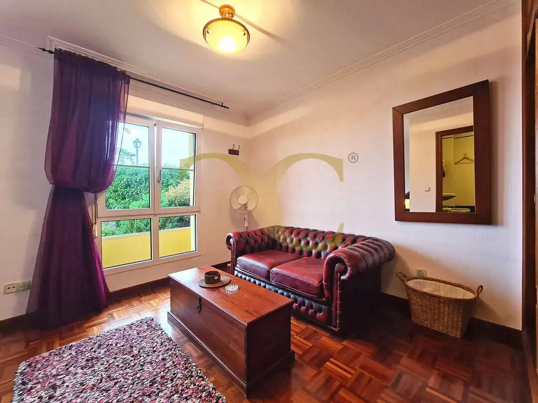Sala de estar de Casa adosada en venta en Ribadesella con Calefacción, Trastero y Amueblado