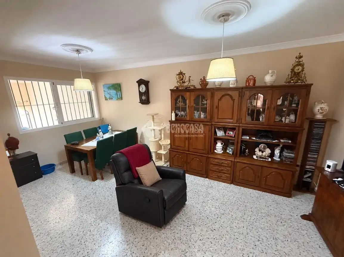 Sala d'estar de Casa adosada en venda en Paradas